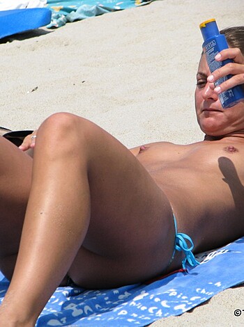 Topless Girls on the Beach - 224 - Small Tits - Photo 31