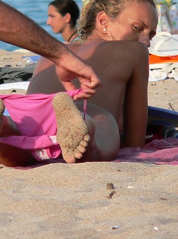 Nude Girls on the Beach - 325 - Photo 2