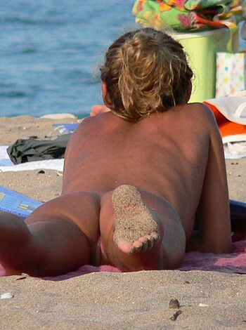 Nude Girls on the Beach - 325 - Photo 4
