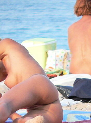 "Fuckin' hot ass chicks gettin' tanned tits out, no bikini bullshit."
