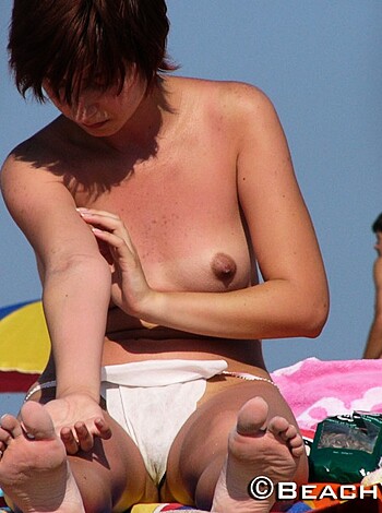 Topless Girls on the Beach -  006 - Photo 2