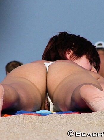 Topless Girls on the Beach -  006 - Photo 27