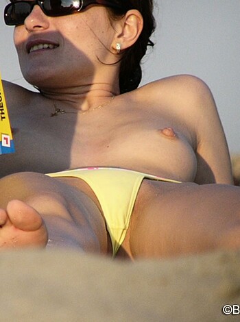 Topless Girls on the Beach - 013 - Photo 25