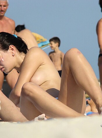 Topless Girls on the Beach - 194 - Photo 20