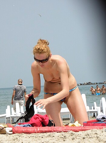 Topless Girls on the Beach - 194 - Photo 24