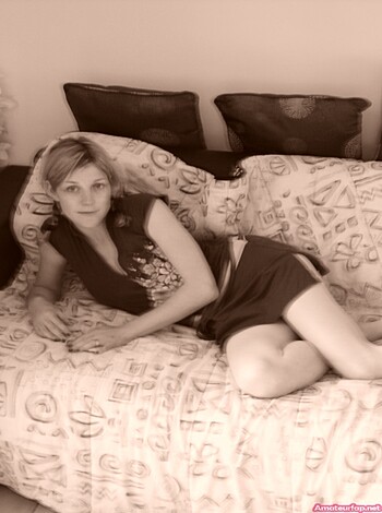 Teen Girl Has  Fun With Her Vibrator - Photo 11