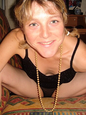 Teen Girl Has  Fun With Her Vibrator - Photo 20