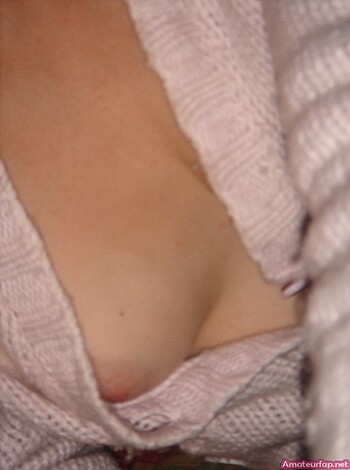 Teen Girl Has  Fun With Her Vibrator - Photo 26