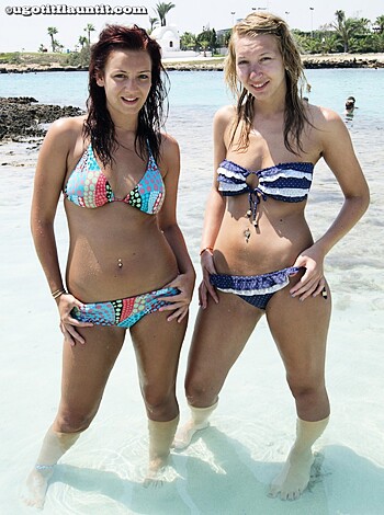 Beach - Basildon Girls 3 - Photo 2