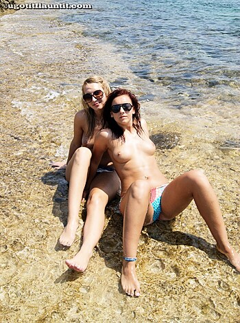 Beach - Basildon Girls 3 - Photo 65