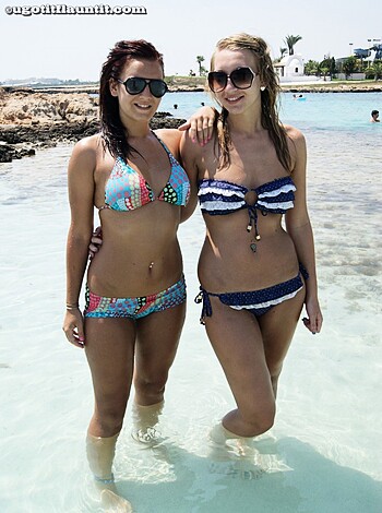 Beach - Basildon Girls 3 - Photo 66