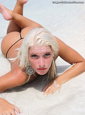 Beach - Laura 1 - Photo 14