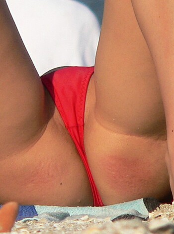  Topless Girls on the Beach - 118 - Photo 20
