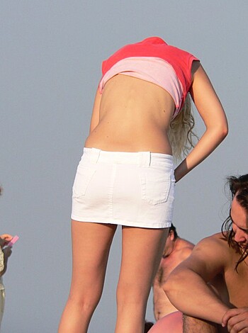  Topless Girls on the Beach - 118 - Photo 46