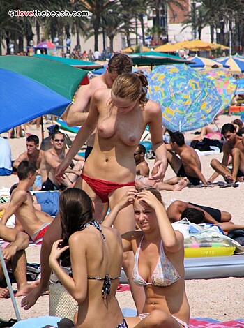 Topless Girls on the Beach - 034 - Photo 23