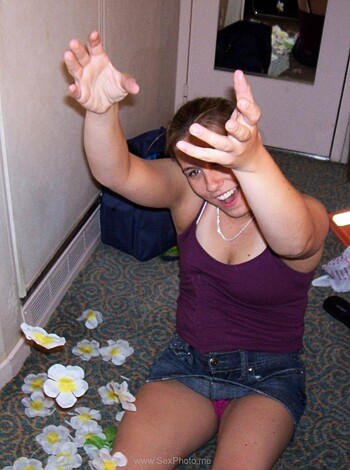 Upskirt Pics - Photo 3