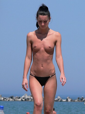 Topless Girls on the Beach - 268 - Photo 25