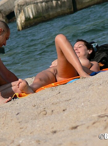 Nude Girls on the Beach - 401 - Part 2 - Photo 4