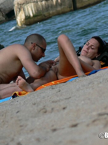 Nude Girls on the Beach - 401 - Part 2 - Photo 17
