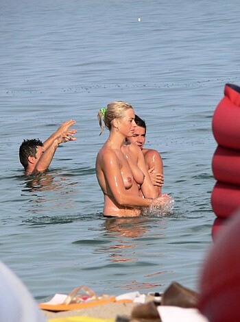 Topless Girls on the Beach - 226 - Photo 15