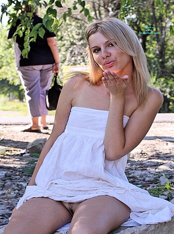 130401 - Upskirts - Photo 23