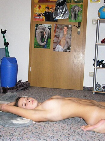 ASSorted Solo or in-action mostly teens - Photo 55