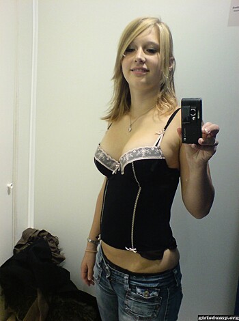 ASSorted Solo or in-action mostly teens - Photo 406
