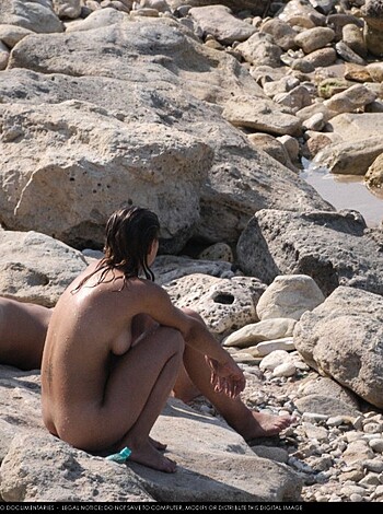 Topless Girls on the Beach - 020 - Part 2 - Photo 4