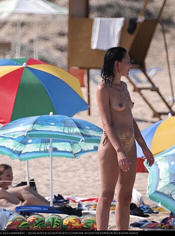 Topless Girls on the Beach - 020 - Part 2 - Photo 20