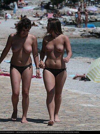 Topless Girls on the Beach - 104 - Photo 14