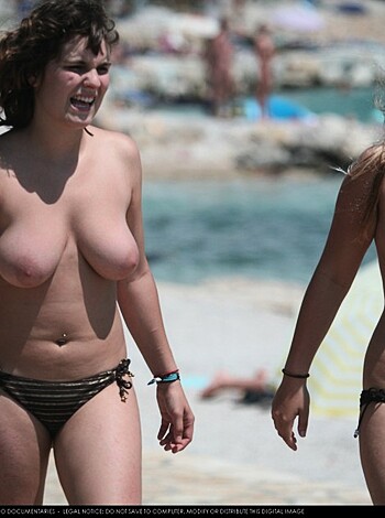 Topless Girls on the Beach - 104 - Photo 17