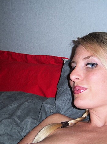 "Fucking babe's ass is splayed out while she sucks her finger, donning a sexy fucking bracelet, her lips covered in lustful blue lipstick and adorned with pearly necklace.