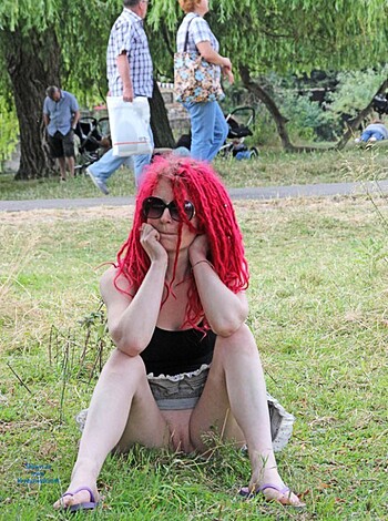 130729 - Upskirt - Photo 19