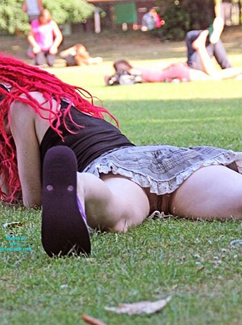 130729 - Upskirt - Photo 21