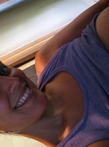 Smiling amateur whores - Photo 18