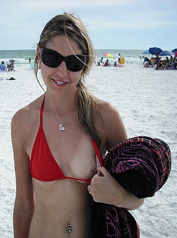 Smiling amateur whores - Photo 52