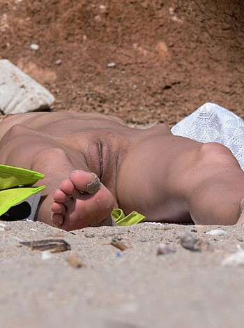 Nude Girls on the Beach - 308 - Photo 6