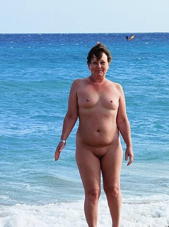 Vulgar description: Fucking hot bitch ass naked on fuckin' sandy shore, cunt.