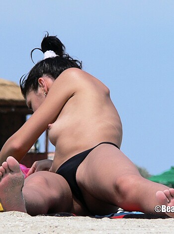 Topless Girls on the Beach - 227 - Photo 2