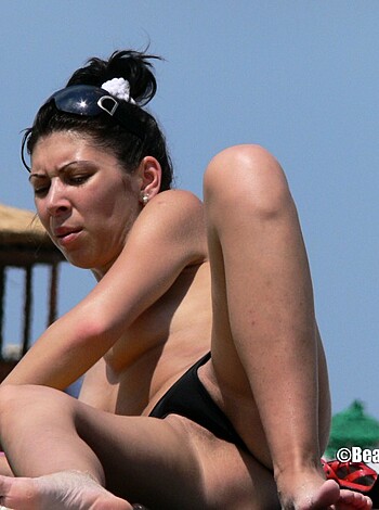 Topless Girls on the Beach - 227 - Photo 23