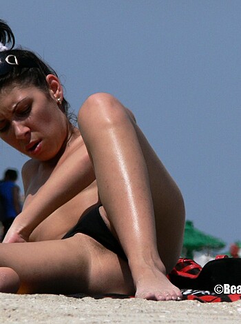 Topless Girls on the Beach - 227 - Photo 27