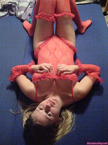 Amazing Busty Blonde Homemade Pics - Photo 6