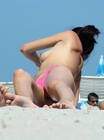 Topless Girls on the Beach - 055 - Photo 46