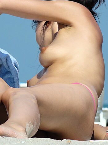 Topless Girls on the Beach - 055 - Photo 48