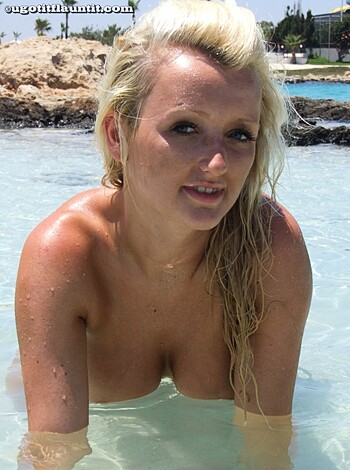 Beach - Bolton Girls 3 - Photo 23