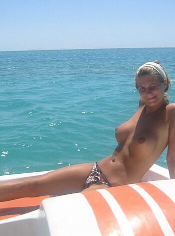 Topless Girls on the Beach - 043 - Photo 12
