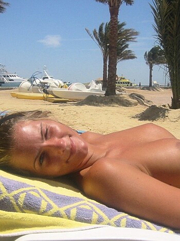 Topless Girls on the Beach - 043 - Photo 14