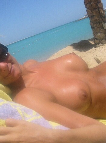 Topless Girls on the Beach - 043 - Photo 16