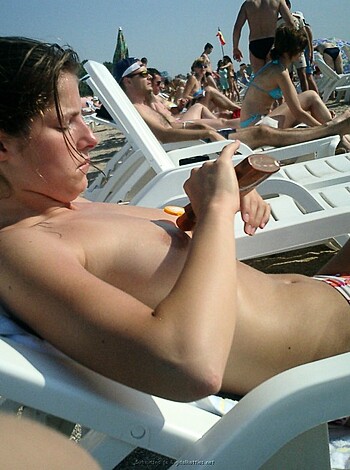 Topless Girls on the Beach - 043 - Photo 21