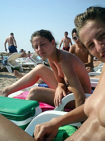 Topless Girls on the Beach - 043 - Photo 23